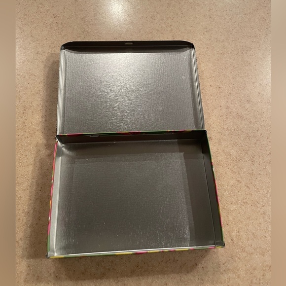 New, Blue Q Field Trip Tin Pocket Box - Picture 5 of 5